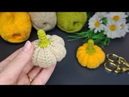 Autumsa Best crochet project fo Begginers iş a Pumpkin Keychain 🧶 Crochet Keychain Tutorial