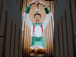 More syrup, more snow, more singing - Buddy the Elf is decking the House with Christmas chaos! 🎄