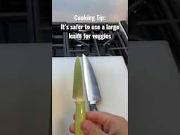 WRONG vs. RIGHT way to cut veggies when cooking 🔪 It’s safer and easier to use a big chef’s knife!