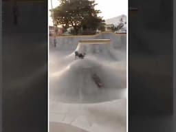 Niño en Skate menudo tortazo se pega