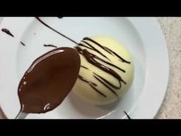 Como hacer BOMBAS DE CHOCOLATE relleno de bombones - @ale_coghlan