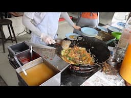 Queuing Before Opening! 45 Years of Perfecting The Best Char Koay Teow in Penang