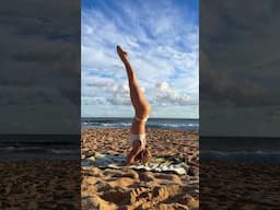 Take a moment to stretch your body + drink lots of water today #headatand #yogi #yoga #inversion