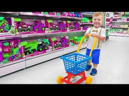 Amelia, Avelina & Arthur doing shopping in the Second Hand Toy Store