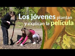 Jóvenes plantan un bosque y traducen el comentario de la película Forest Rivers