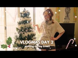 VLOGMAS EPISODE 2, PUTTING UP MY TREE 🎄🎅🎁