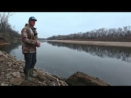 WINTER River Fishing For A MEAL!! (Bank Fishing)