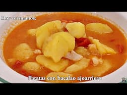 Patatas con bacalao ajoarriero, un plato humilde lleno de sabor