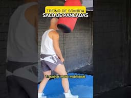 Sombra de boxe no saco de pancadas #shadowboxing #treinodeboxe #boxetraining