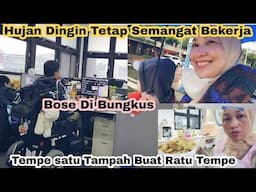 Tempe Mendoan Satu Tampah Buat Ratu Tempe ⁉️Semangat Berangkat Kerja Meskipun Hujan hujanan