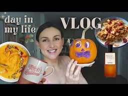 VLOG | Healthy Gingerbread Oatmeal, Decorating for Christmas, and easy Butternut Squash Soup recipe!