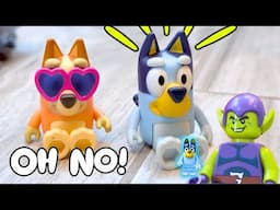 OH NO! Green Goblin Turns Bluey and Bingo into LEGO! Bluey and Bingo Lego Minfig Adventure