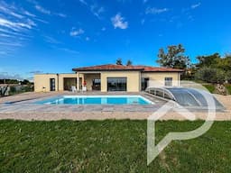 Maison de plain-pied de 128m2 avec double garage et piscine à 8minutes de l'isle jourdain