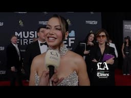 Desde la alfombra roja de los Grammy con artistas latinos