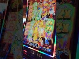 The Circus Frenzy Slot Machine Bonus is CRAZY! #slots #gambling #lasvegas