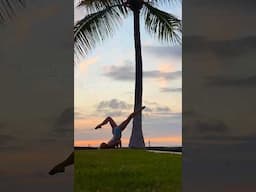 Sunset flow with me 🌅🧘🏼‍♀️☁️ #yoga #yogi #sunset #sunsetyoga #sunsetflow #hawaii