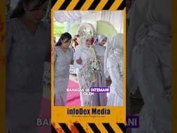 momen bahagia pengantin wanita kepelaminan  di dampingi kedua kakaknya