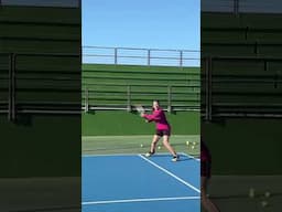 💥 Attack a weak, short second #tennis serve: move up and use your forehand! 💪