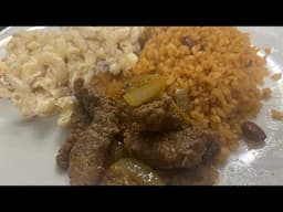 Que Cocino hoy ? arroz guisao ,Ensalada de coditos y bistec frito con cebollas