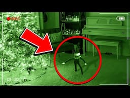 300 Times Elf on the shelf caught moving on camera walking 😱