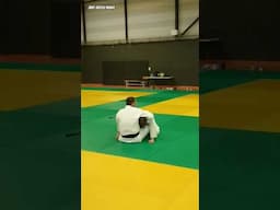 Technique au sol "guillotine" à l'entraînement régional #judo