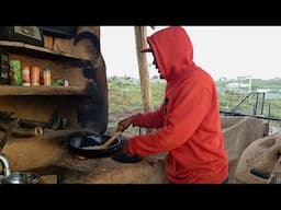 OUTDOOR LIVING | Cooking on the Fire in The RAIN