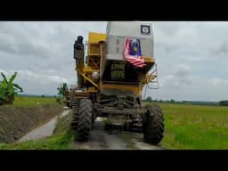 MESIN PADI DUA BIJIK BERGERAK SEKALI ATAS JALAN LADANG SAWAH PADI