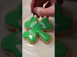 A bit of a natural look for this shamrock cookie #shorts