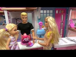 Barbie Dream House Story: Barbie vs. Ken Baking Challenge w Barbie Sister Chelsea