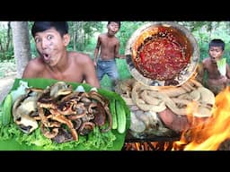 How to Cook and Enjoy Delicious Pig Intestines in the Wild Rainforest | Primitive Boy!