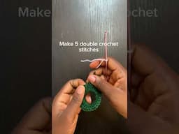 DIY mini Christmas wreath 🎄 #christmascrochet #diycrafts #crochettutorial