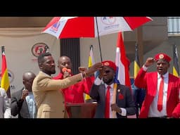 Esanyu!!! Bobi Wine Akwasiza Counsel Nalukoola Flag ya NUP ne Umbrella - Amukutidde